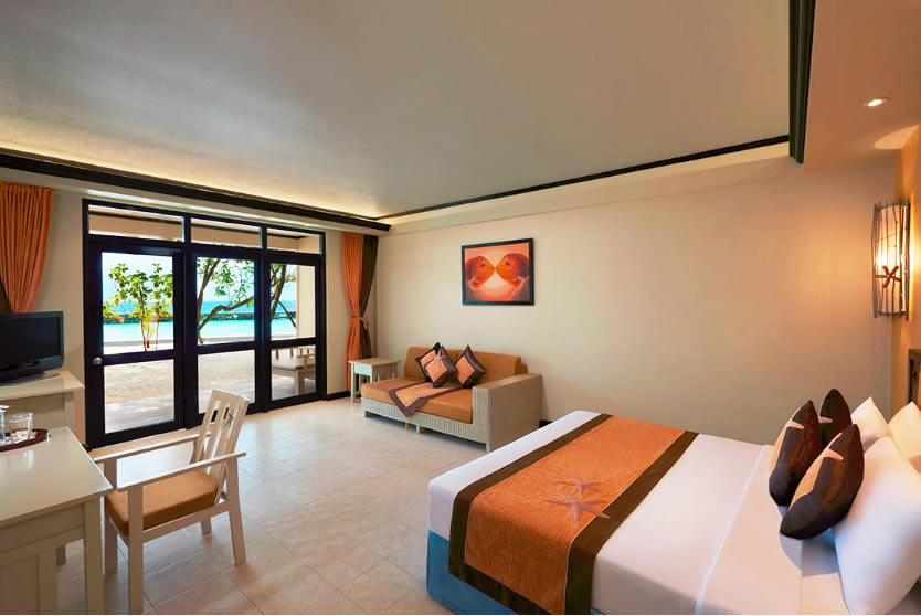  В отеле Ellaidhoo Maldives by Cinnamon, расположенном на райском острове в атолле Алиф-Алиф, гостей ожидают уютные номера и бунгало с роскошными удобствами. Отель окружен пальмами и пляжами с белым песком. К услугам гостей здесь пейзажный бассейн и фитнес-центр.
