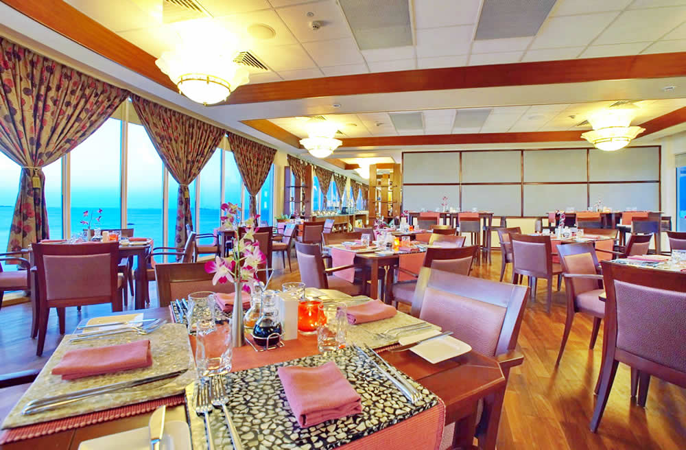 Ресторан Uduvilaa в Hulhule Island Hotel