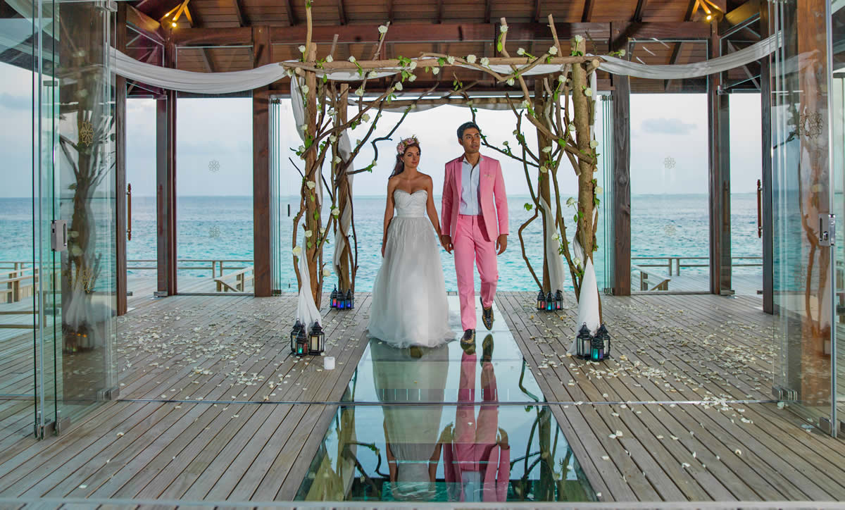 Overwater Fairy-tale Wedding Pavilion 
