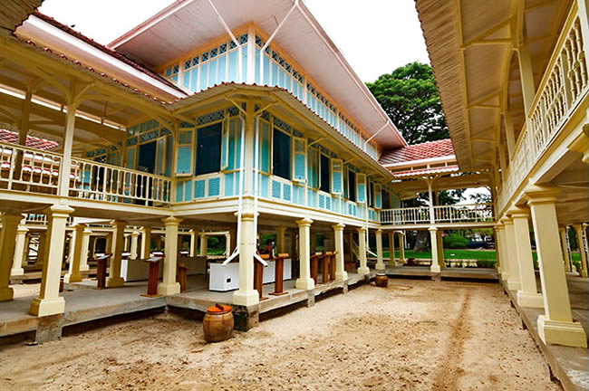 Дворец Maruekathaiyawan Palace