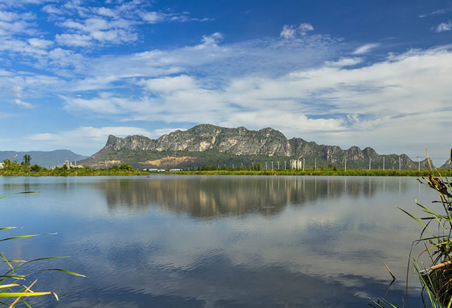 Лесной парк Khao Nang Phanthurat озеро