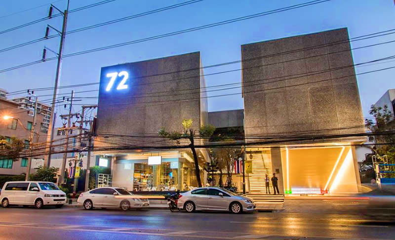 72 Courtyard Bangkok night time