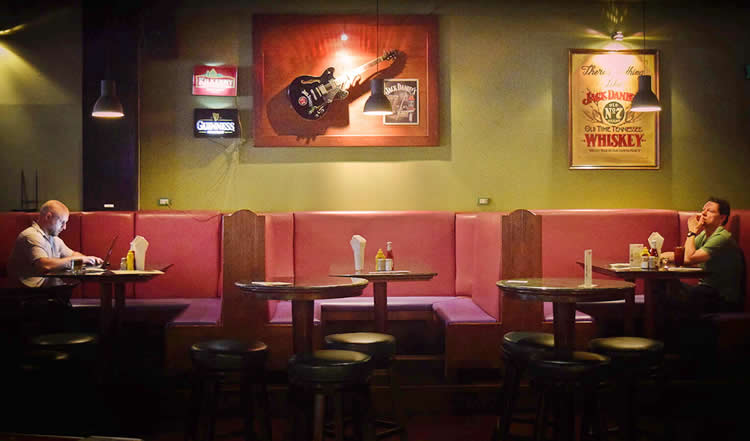 Bully's Pub