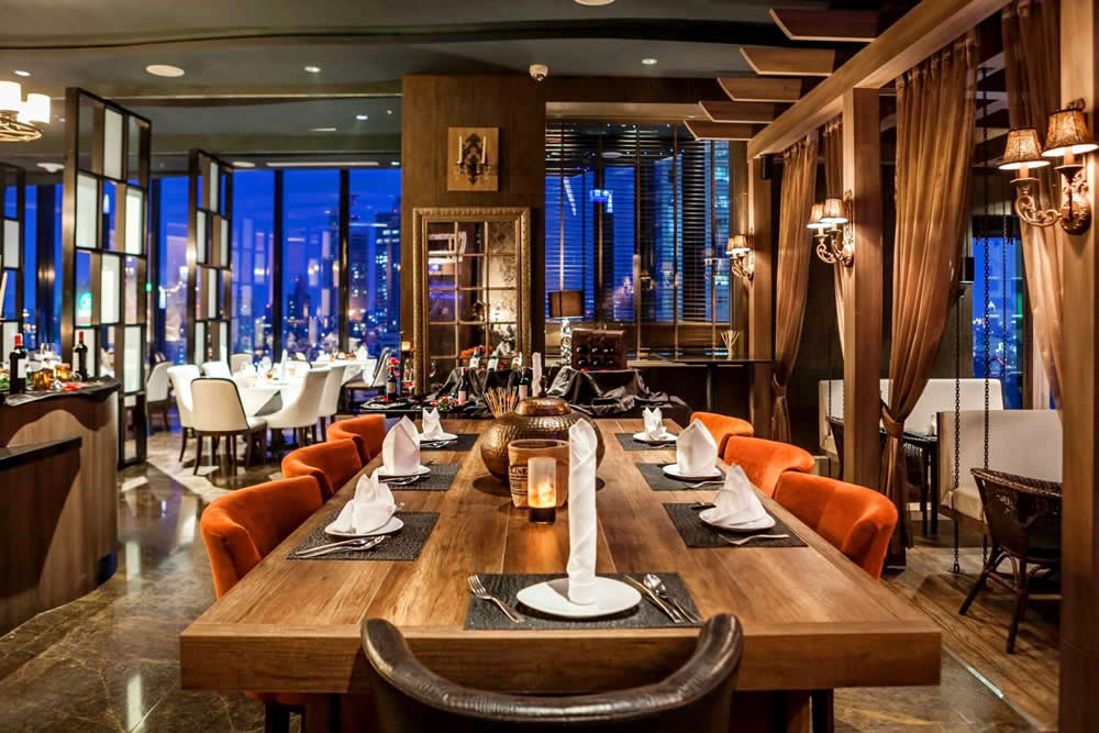Maya Restaurant Bangkok с видами на сукхумвит сои 11