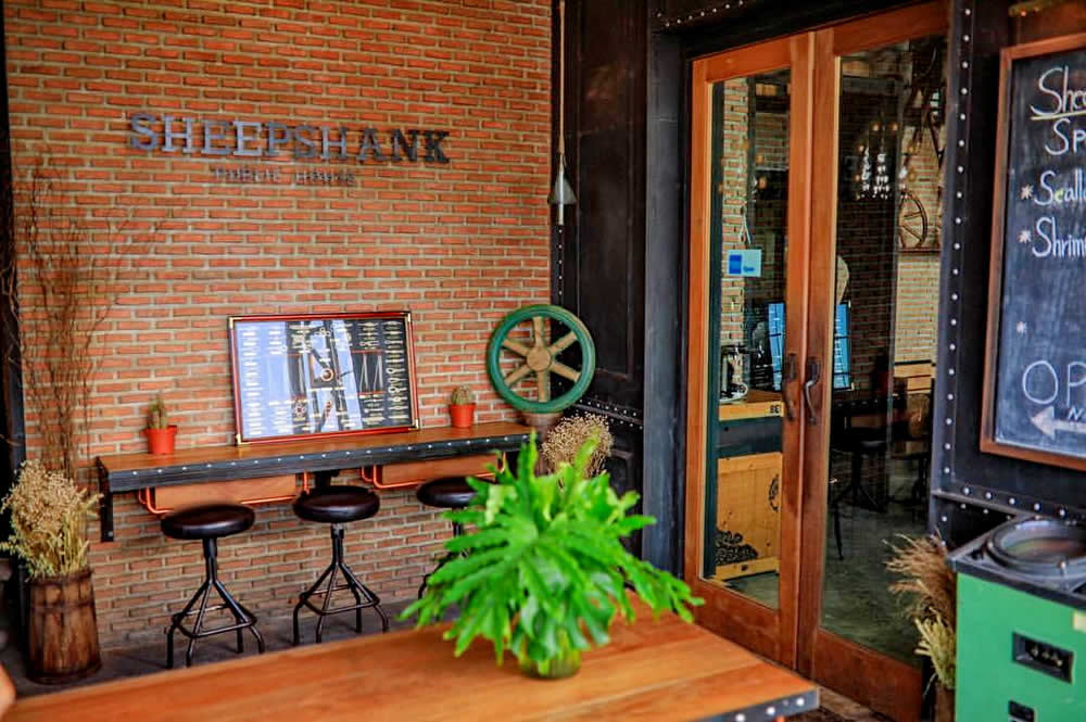 Sheepshank Public House - Ресторан на Pra Athit Road