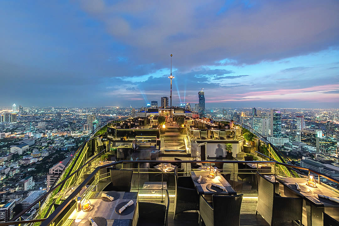 Vertigo Rooftop Bar в Banyan Tree Bangkok - вид с крыши из бара Moon