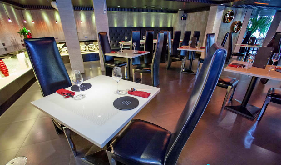 Ресторан и Бар Indulge в Sukhumvit Suites