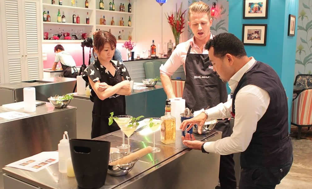 Коктейль Мастер Класс в Issaya Cooking Studio - Курсы Миксологии в Бангкоке