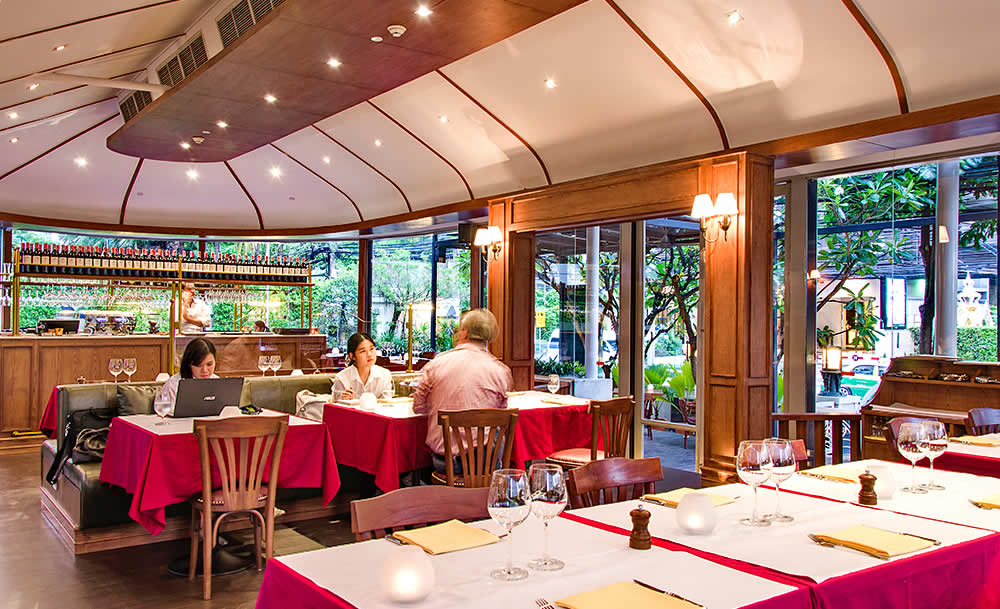Ресторан Le Boeuf Bangkok - Стейкхаус Бистро со Знаменитым Cafe de Paris Sauce