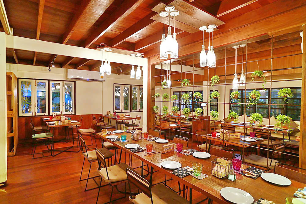 Maya Restaurant Bangkok с видами на сукхумвит сои 11