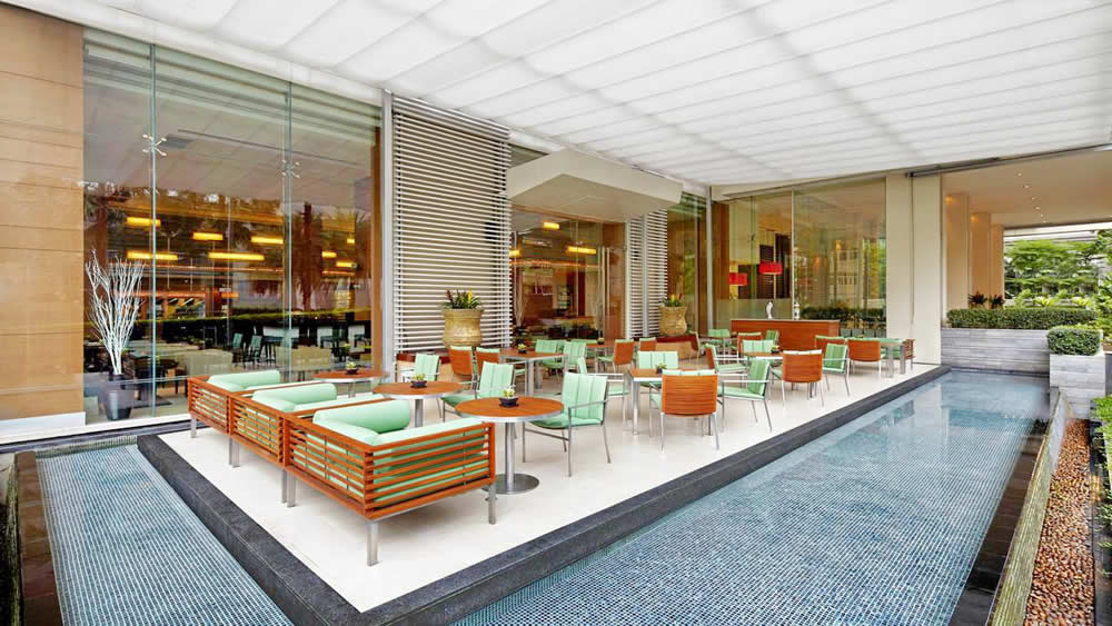 MoMo Café в Courtyard by Marriott Bangkok