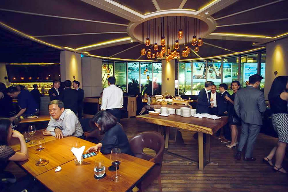 Riedel Wine Bar & Cellar Бангкок - Винный Бар и Ресторан в Chitlom