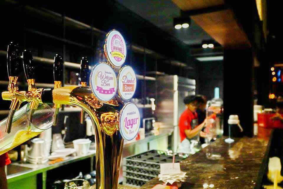 Tawandang German Brewery в Бангкоке - Самый Большой Паб в Бангкоке