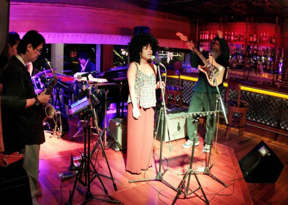 Ночи Живой Музыки в Trader Vics's Bangkok